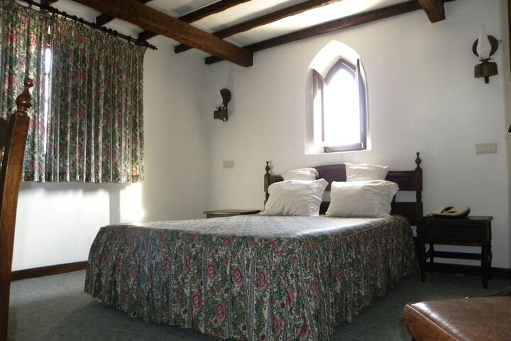 Room 3 of 49