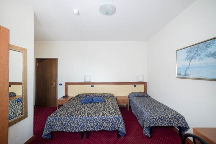 Room 4 of 36