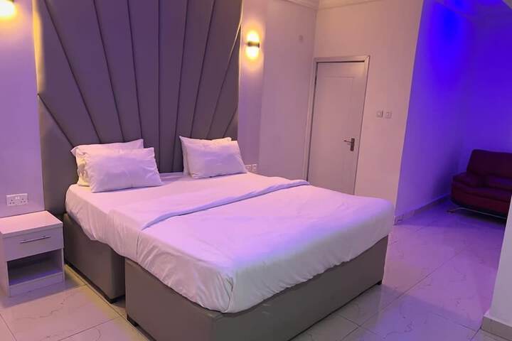 Room 4 of 20