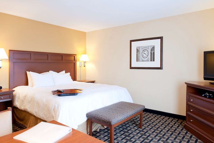 1 King Bed (13 of 19)