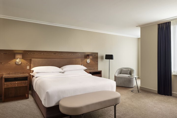 Room 30 of 171
