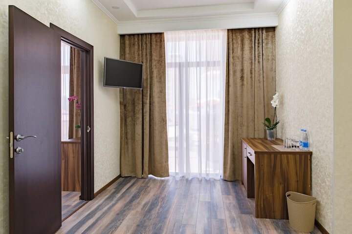 Room 17 of 32