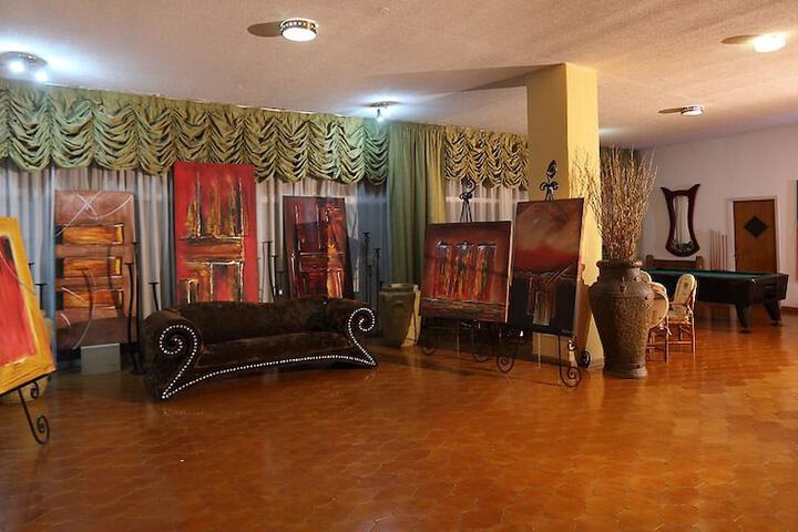 Entrance & Lobby