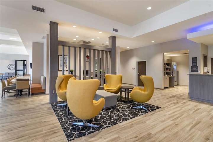 Comfort Suites Grandview - Kansas City