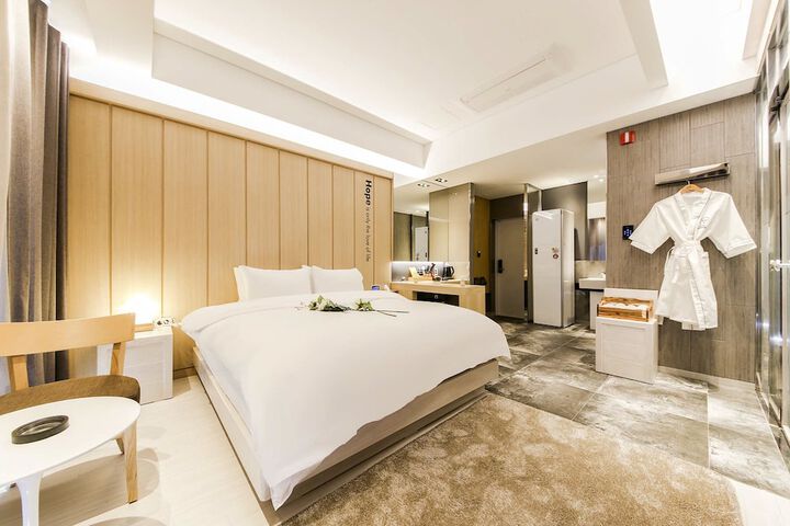 Room 10 of 74