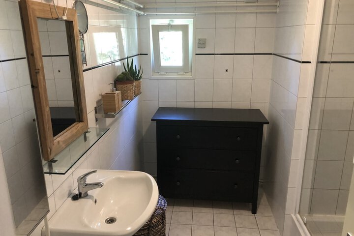 Room 8 of 38