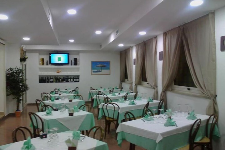 Dining 6 of 8