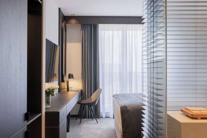 Room 4 of 48