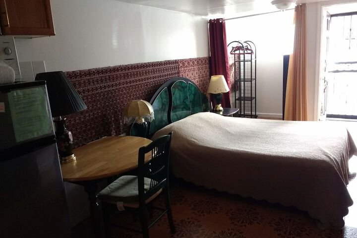 Room 4 of 16