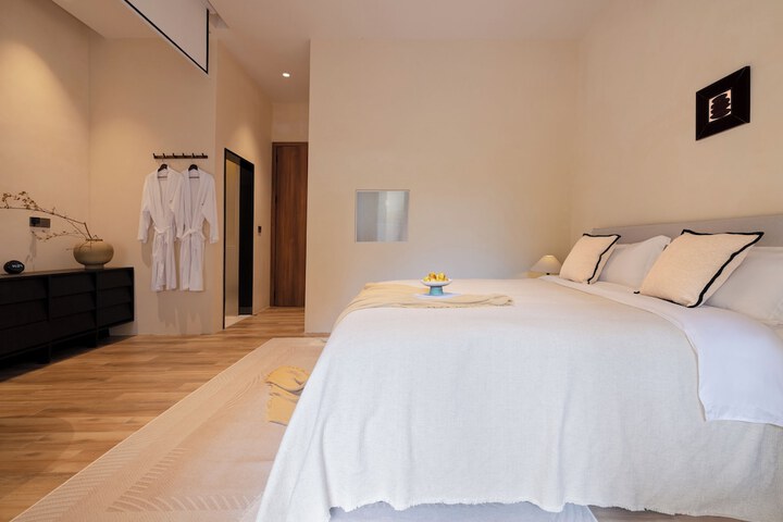 Room 6 of 58