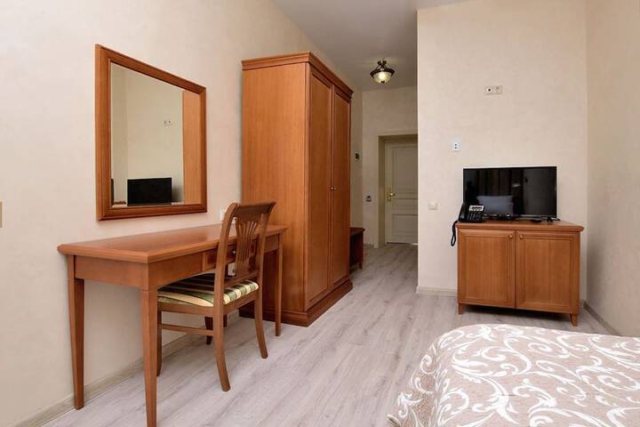 Room 11 of 144