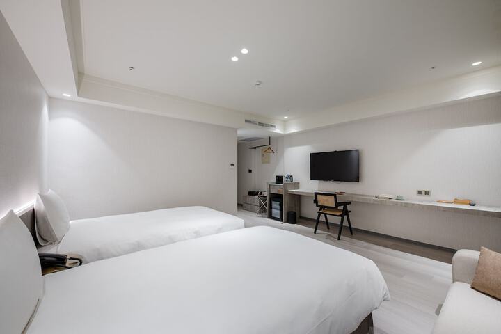Room 10 of 50
