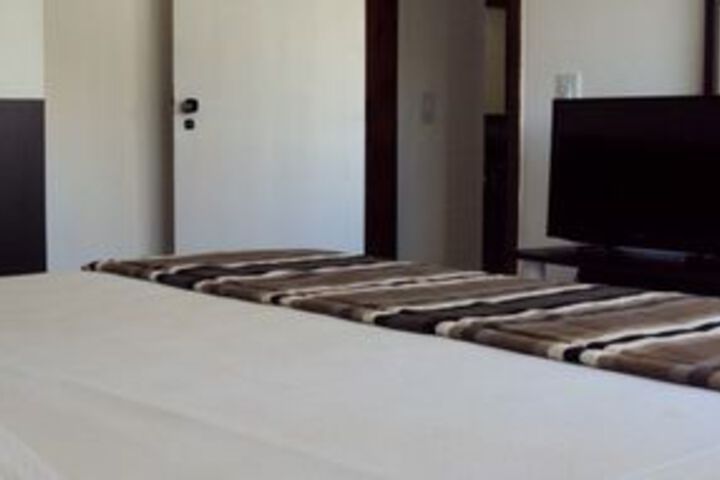 Room 6 of 11