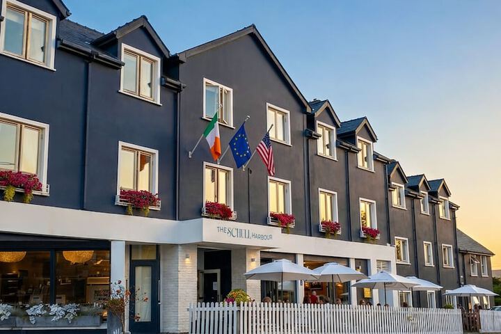 Schull Harbour Hotel