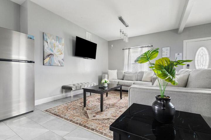 Photo of Lovely 4BR Near the Falls and Casino