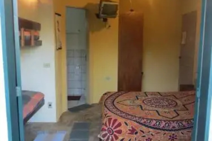 Room 6 of 13