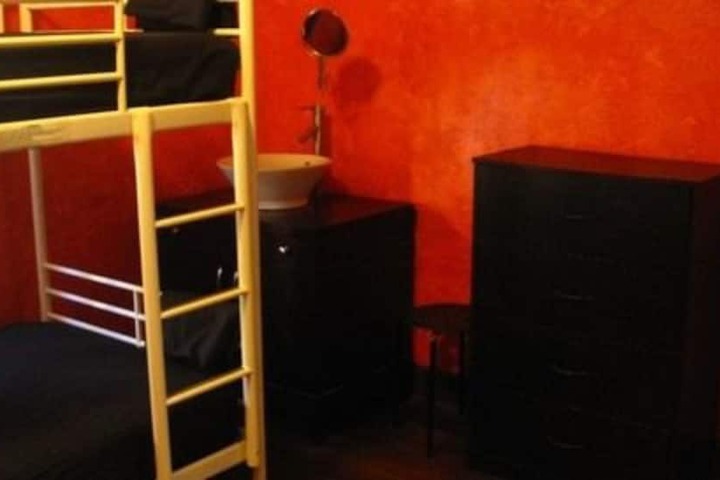 Room 4 of 12