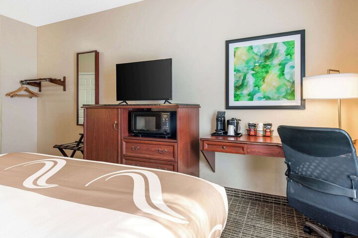 1 King Bed (4 of 20)