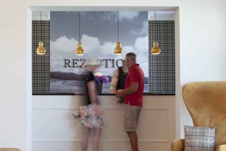 Check-in/check-out kiosk