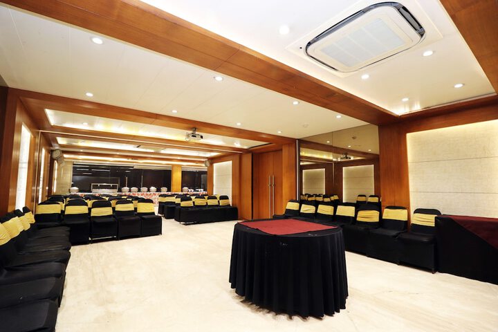 Ballroom/Hall 55 of 68