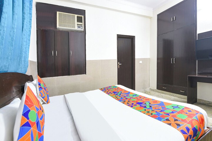 Room 13 of 29