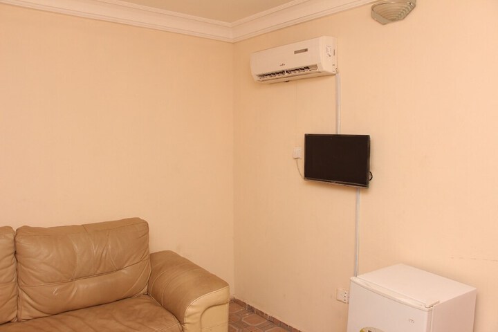 Room 2 of 10