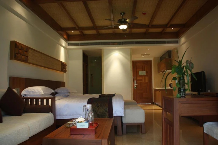 Room 5 of 10