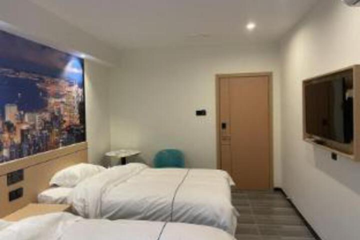 Room 8 of 10