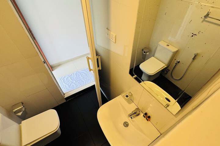Room 12 of 23
