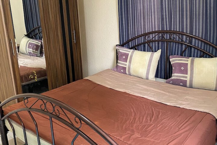 Room 27 of 73
