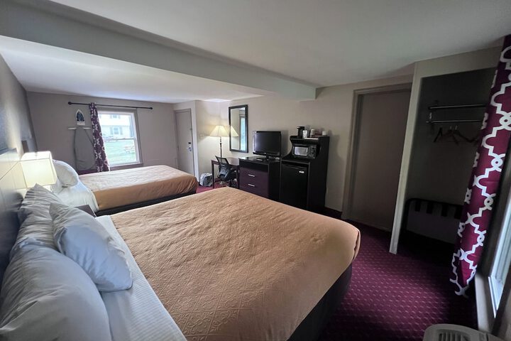 1 King Bed (1 of 33)