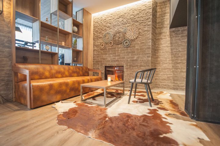 Lounge 37 of 42