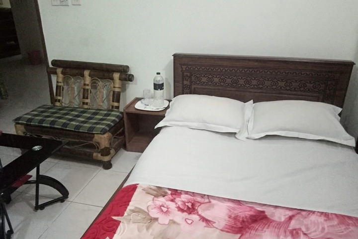 Room 4 of 5