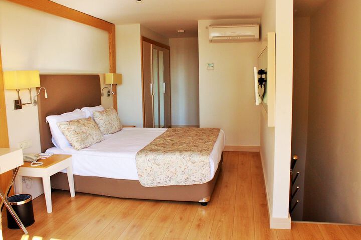 Room 8 of 121