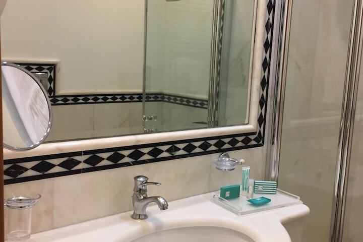 Room 33 of 50
