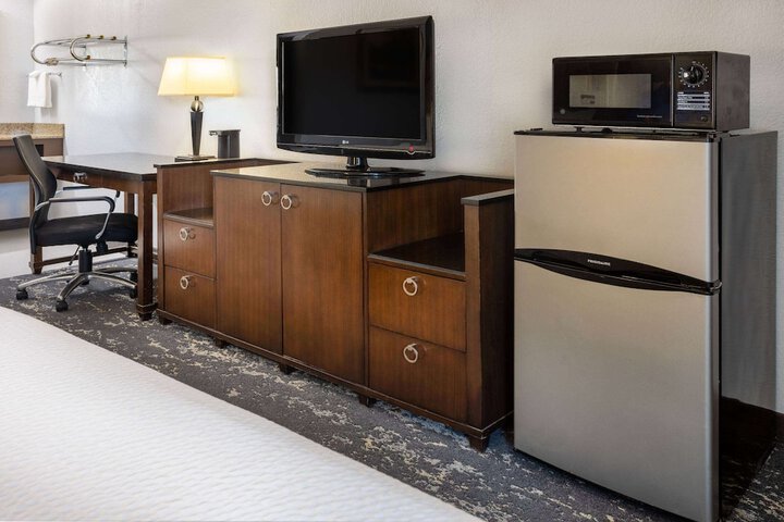 2 Queen Beds (3 of 6)