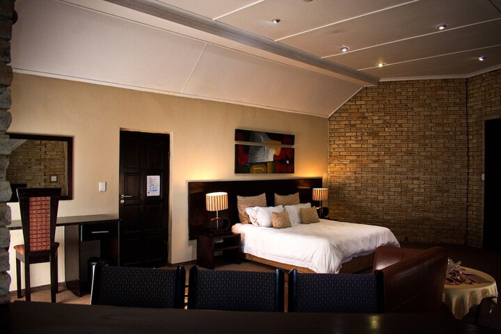 Room 5 of 33