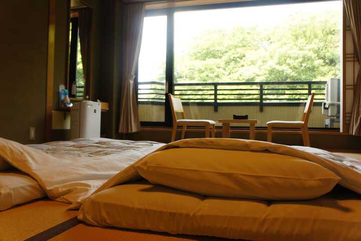 Room 4 of 128