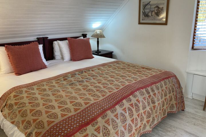 Room 4 of 83