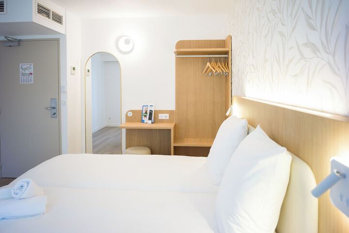 Room 44 of 127
