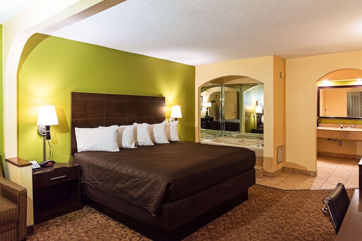 2 Double Beds (8 of 17)