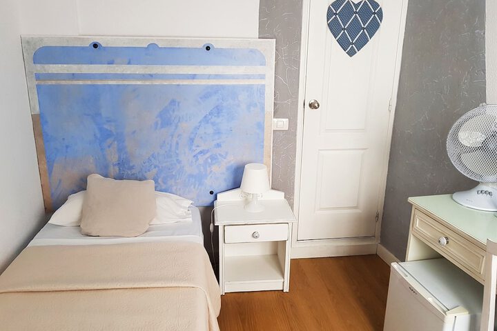 Room 14 of 50