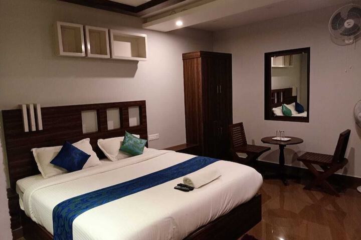 Room 9 of 19