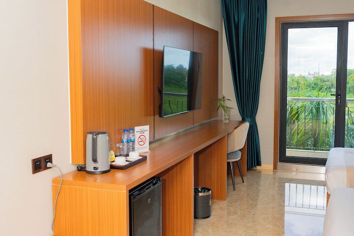 Room 6 of 13
