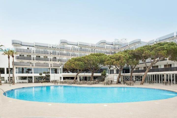 Pools & Facilities