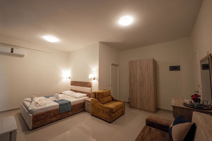 Room 40 of 156