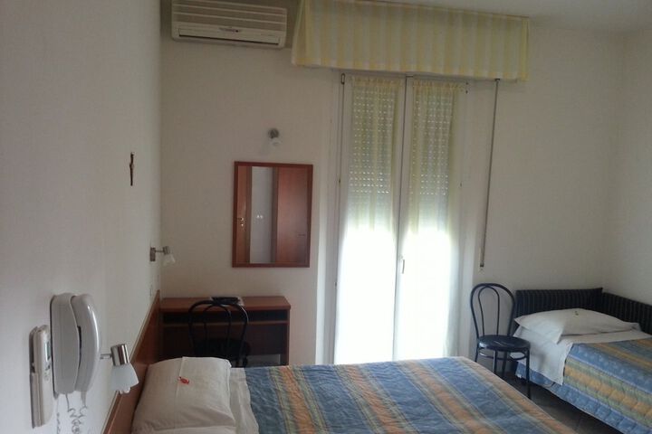 Room 10 of 61