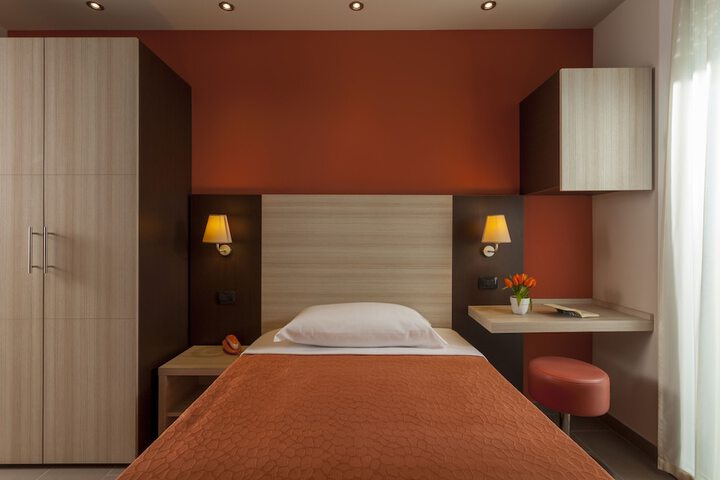 Room 15 of 44