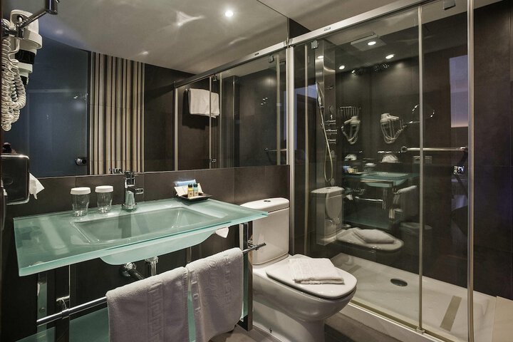Room 32 of 108