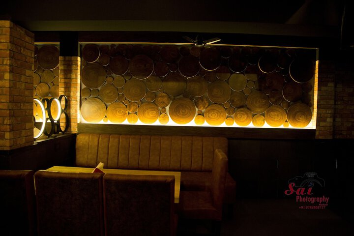 Lounge 24 of 32